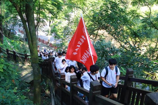 关于为什么蜀国灭亡后,刘关张三兄弟只有关羽后继无人?的红迪网平台
